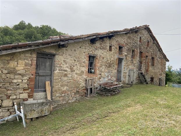 Rustico in sassi indip. da ristrut. con terreno