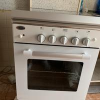 Cucina a gas  GLEM con forno a gas.