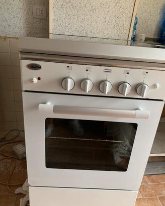 Cucina a gas  GLEM con forno a gas.