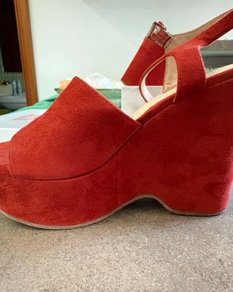 Scarpe Guess con tacco in camoscio rosso Taglia 37