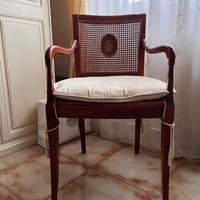 Poltroncina da camera in legno e