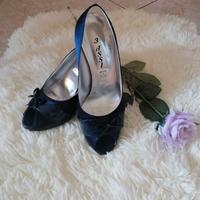 Scarpe con tacco "Lavorazione artigiana".