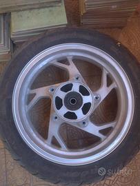 cerchio e gomma anteriore Suzuki Burgman AN 400