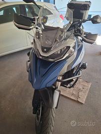 Moto Qj 800 SRT