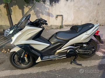 Kymco ak550