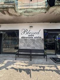 Attività / Licenza di 65 m² con 2 locali a Napoli