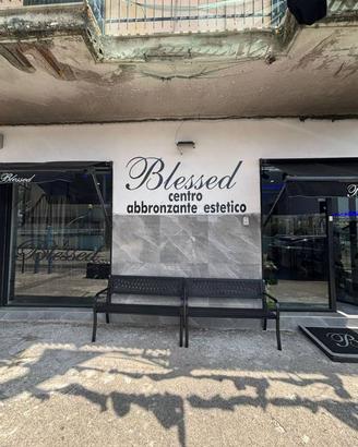Attività / Licenza di 65 m² con 2 locali a Napoli
