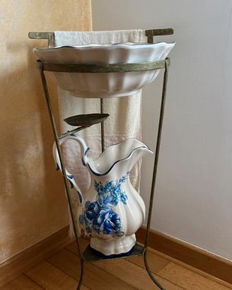 Antico set da lavabo
