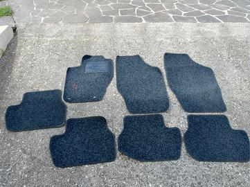 7 tappetini per auto 