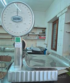 Bilancia Bizerba bollata fino a maggio
