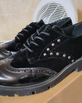 Scarpe Bata stringate nere in velluto