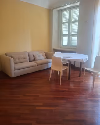 DIVANO 3 POLTRONE POUF TAVOLO