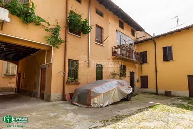 Ampio terra-cielo a Besana in Brianza