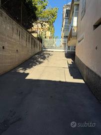 Box / Garage di 36 m² a Casalnuovo di Napoli