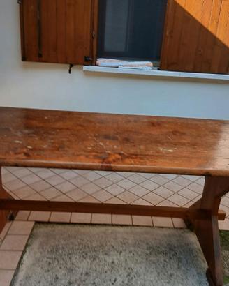 Tavolo in legno da giardino