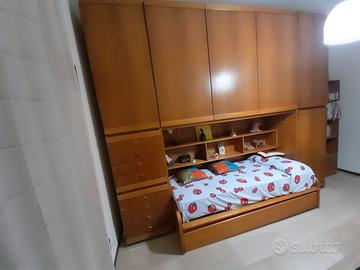 Cameretta con armadio a ponte e letti