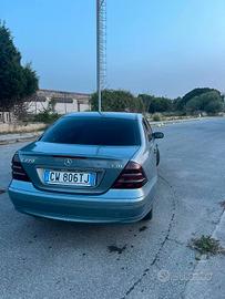 Mercedes 220 anno 2005