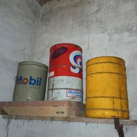 Bidoni vintage di latta