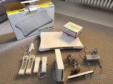 Nintendo Wii + Balance Board + 2 Joypad + 6 Giochi