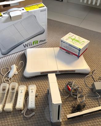 Nintendo Wii + Balance Board + 2 Joypad + 6 Giochi
