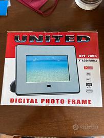 Digital photo frame