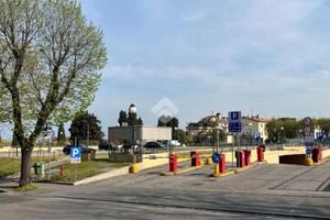 BOX A DESENZANO DEL GARDA