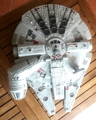 Astronave MIllenium Falcon Star Wars Guerre Stella