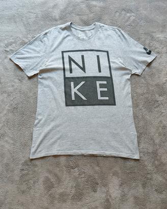 T-shirt Nike grafica grigia taglia M