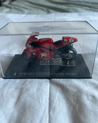 Modellino Moto Yamaha YZR500 Norifumi Abe 2001