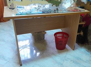 Scrivania con sedia