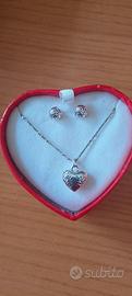 set orecchini e collana guess