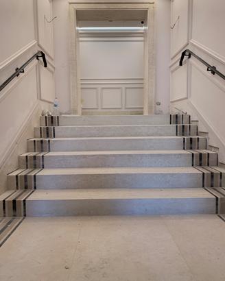 Artigiano posatore piastrelle e marmi