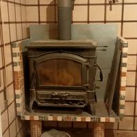 stufa a legna in ghisa 