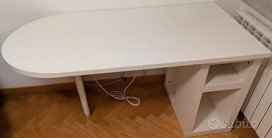 Scrivania con libreria mensole bianca ikea