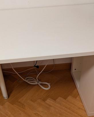 Scrivania con libreria mensole bianca ikea