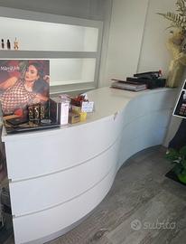 Bancone bianco negozio