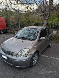 TOYOTA Yaris 1.0i 16V cat 3 porte + Ricambi