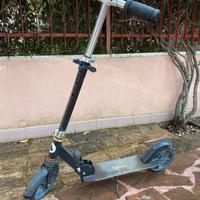 Monopattino Lionello con cavalletto