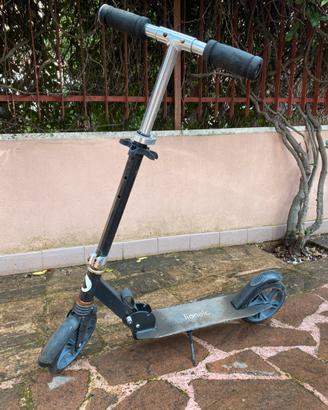 Monopattino Lionello con cavalletto