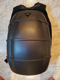 Zaino Rigido Dainese by Nava per moto carbon look.