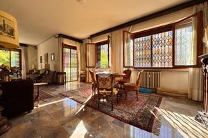 MULTILOCALE A FIRENZE