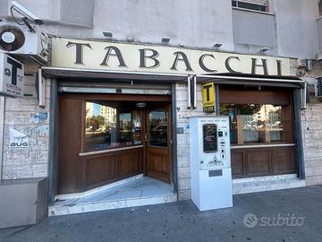 Rif.12 Attvità commerciale Viale Europa