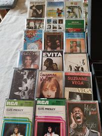 24 Musicassette con valigetta: artisti vari