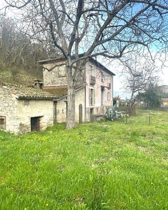 Rustico / Casale di 185 m² con 3 locali e box auto