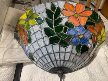 lampada da parete modello  tiffany  ben tenuta