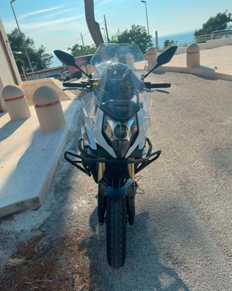 CF MOTO 650MT 2022 CON SOLI 4000 KM