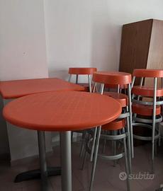 Tavoli alti e sgabelli