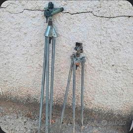Coppia di irrigatori  a tre piedi in metallo