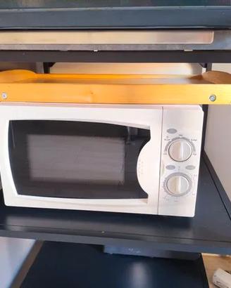 Forno a microonde bianco