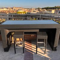 Tavolo bar con sedie